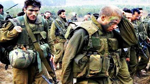 soldados israelíes tras ser derrotados en Líbano